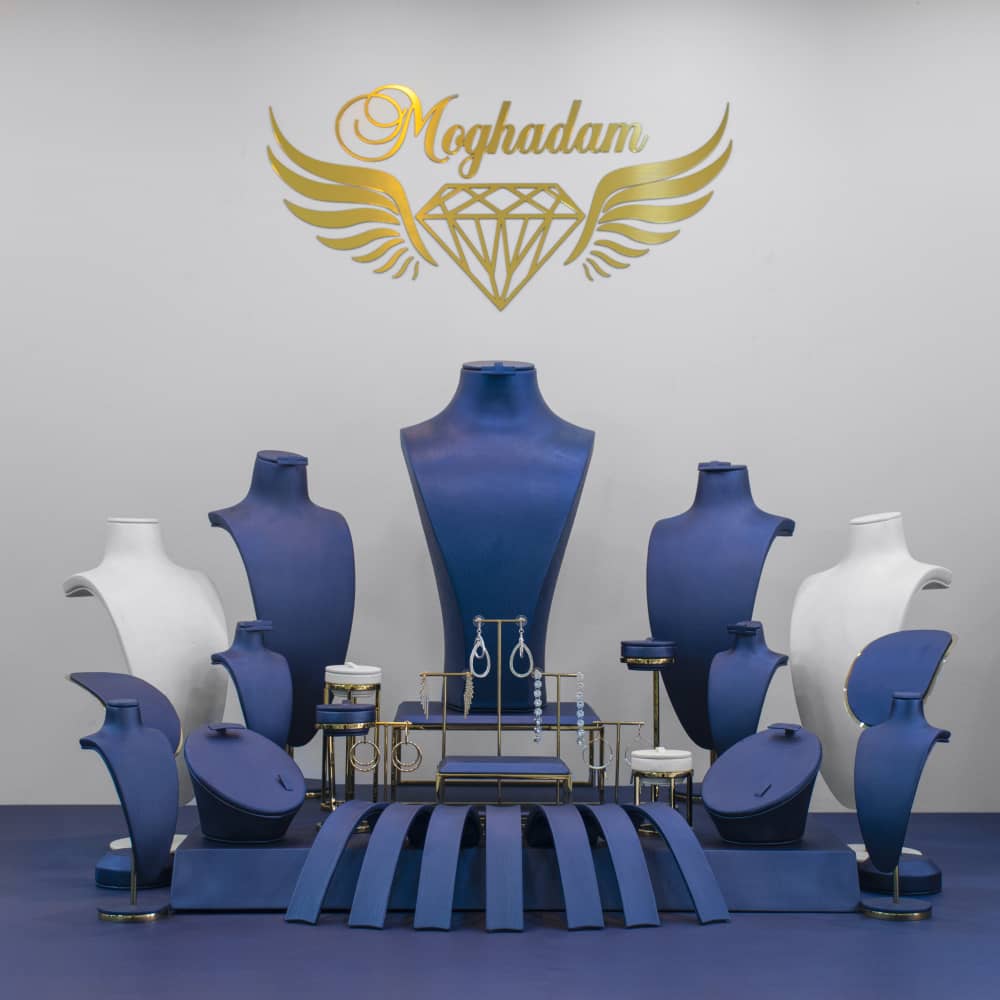 مانکن طلا پلاستیکی