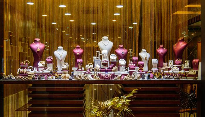 هنر جلب نظر مشتری با طراحی ویترین طلا