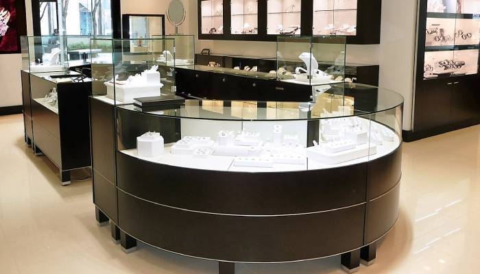 ویترین تمام شیشه‌ای برای طلافروشی