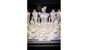 طراحی و اجرای انواع تندیس طلا