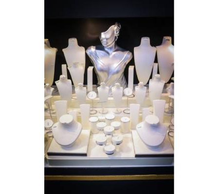 طراحی و اجرای انواع تندیس طلا