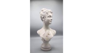 تندیس مانکن طلا و جواهر