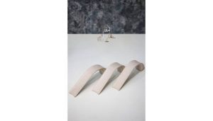 طراحی و ساخت استند دستبند طلا