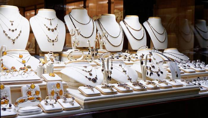 تفاوت ویترین خیابانی و پاساژ