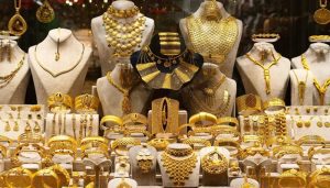 برای ویترین طلافروشی از استندهای مخملی استفاده کنیم یا چرم