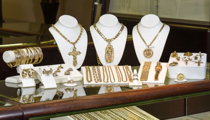 راهنمای نحوه چینش ویترین طلا فروشی