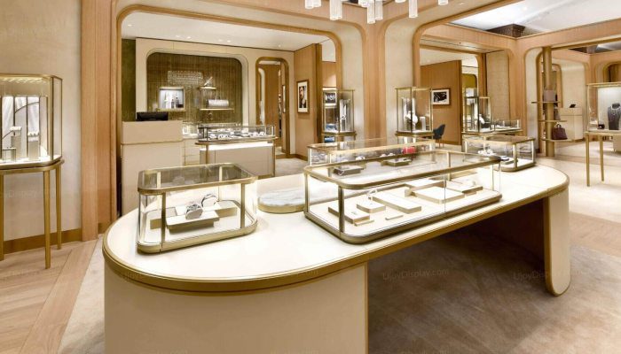 طراحی استند برای ویترین طلا فروشی