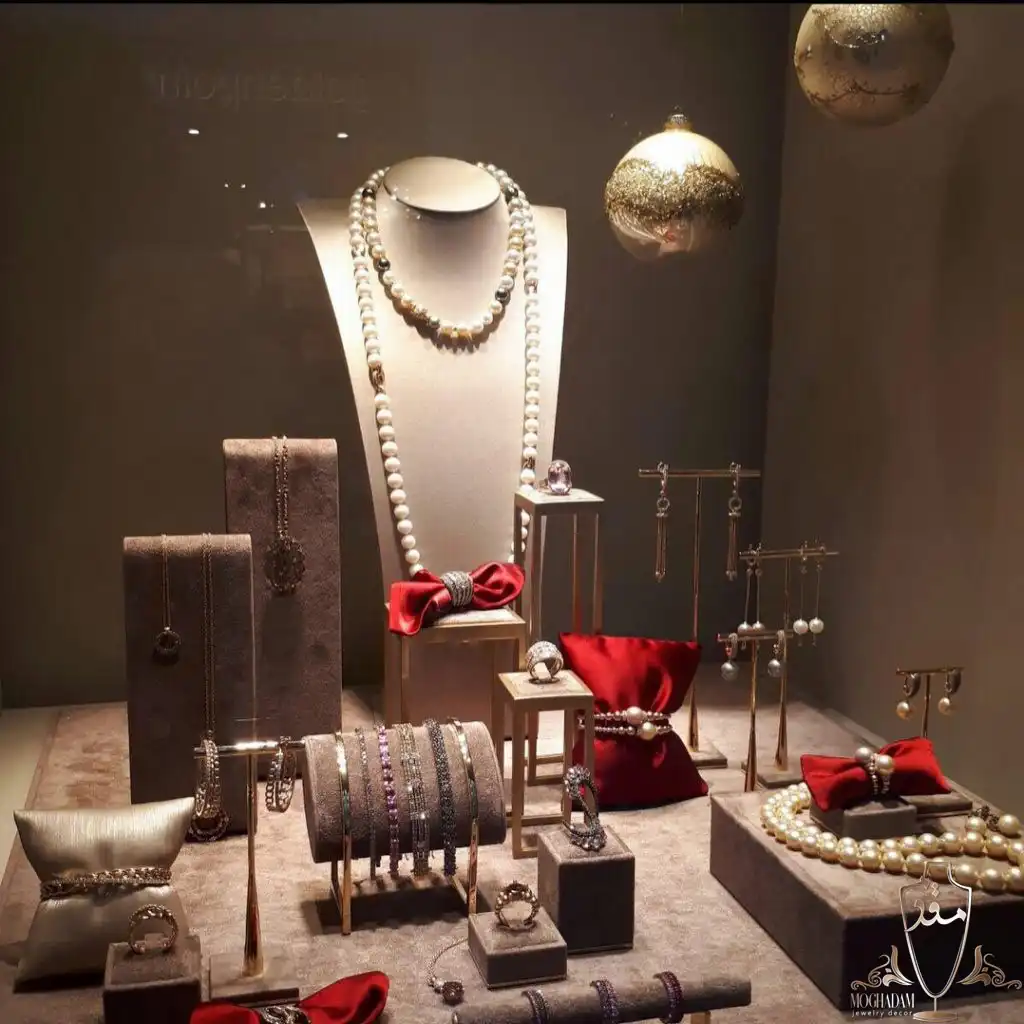 مزایای تزئین ویترین های جواهر فروشی مزایای تزئین ویترین های جواهر فروشی