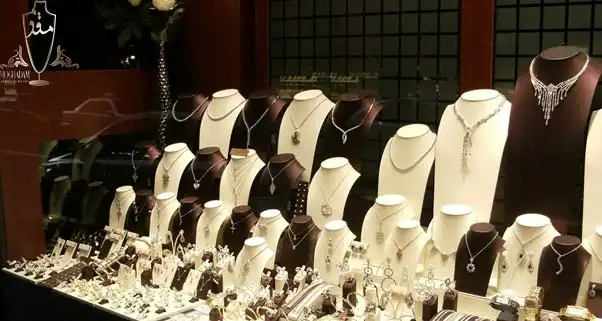  رنگ های مناسب برای ویترین طلا فروشی چه رنگ‌هایی می‌باشند ؟