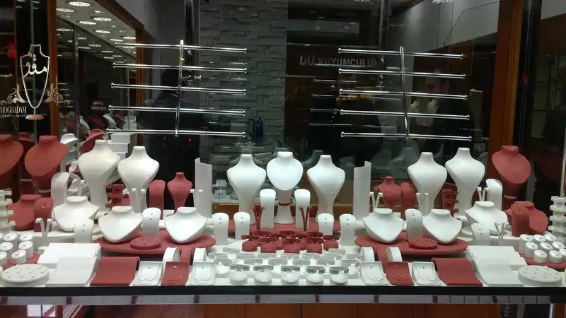 اصول دکوراسیون ویترین طلافروشی اصول دکوراسیون ویترین طلافروشی