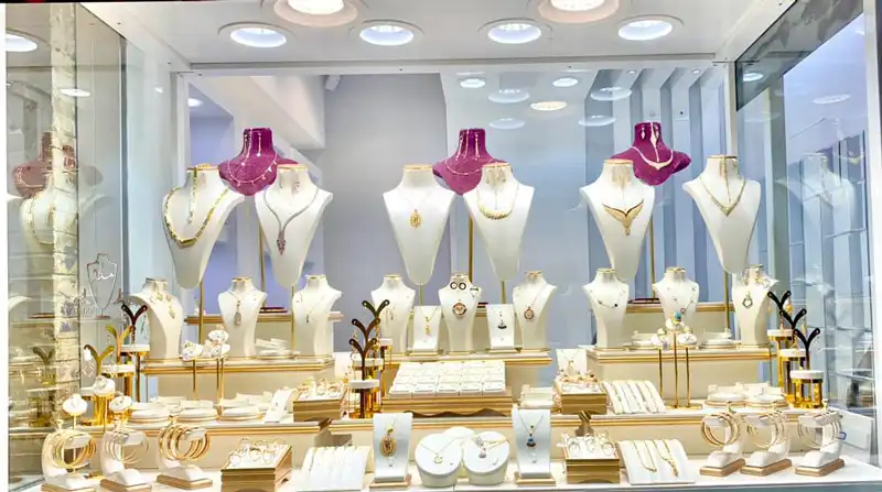 بهترین رنگ برای ویترین طلا فروشی