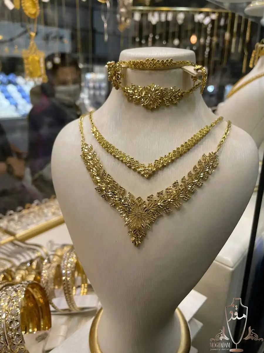 خرید مانکن طلا و جواهر