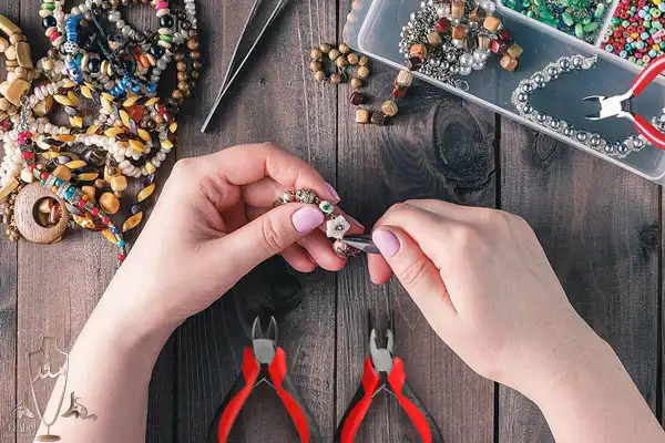 آموزش ساخت زیور آلات با مفتول و سنگ