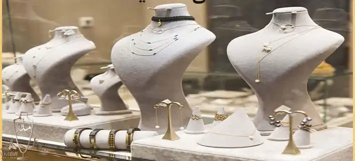 موارد مهم در انتخاب مانکن برای ویترین مغازه طلا فروشی با توجه به طراحی و استایل آن ها