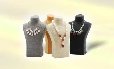 هماهنگی رنگ مانکن طلا با رنگ جواهر