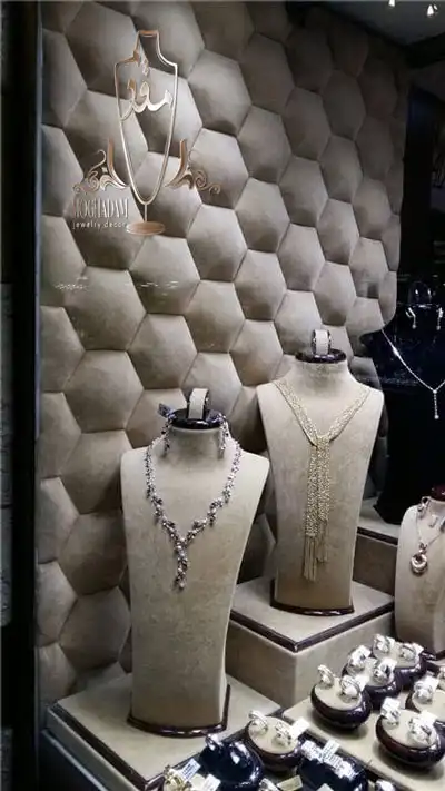 ٧ دلیل استفاده از مانکن طلا فروشی شیک