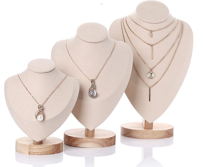 نحوه تمیز کردن مانکن طلا فروشی