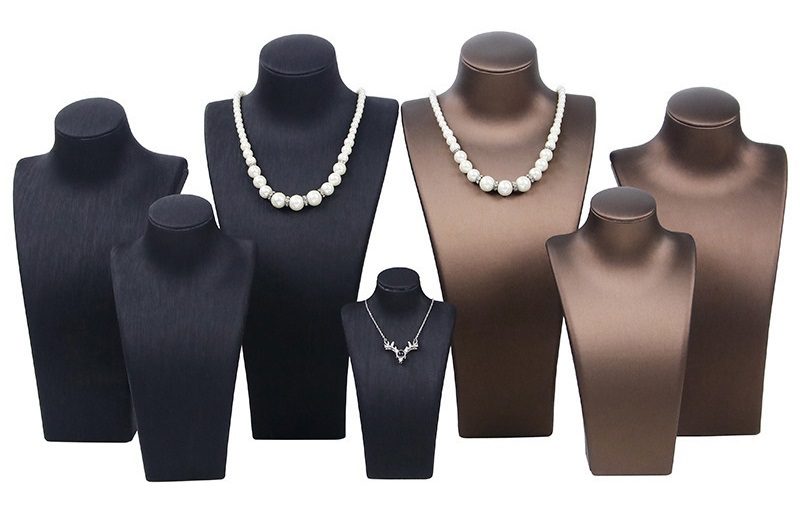 نحوه تمیز کردن مانکن طلا فروشی