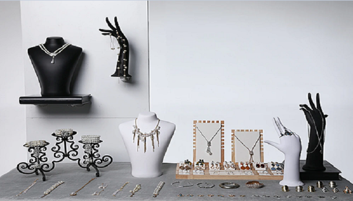 درخشش بیشتر طلا با مانکن طلا