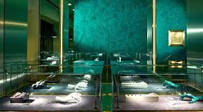 مزایای تبدیل طلا به یک اثر هنری با ویترین جذاب