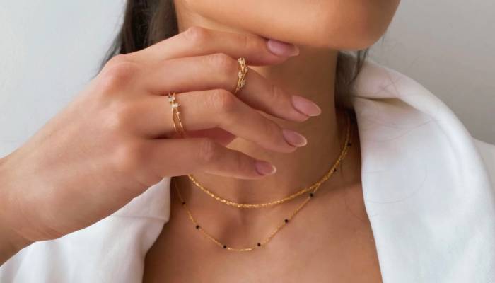 10 نکته ست کردن طلا با لباس