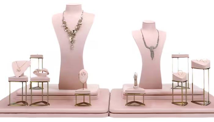 تعویض روکش مانکن‌های طلافروشی