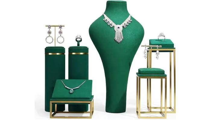 تعویض روکش مانکن‌های طلافروشی