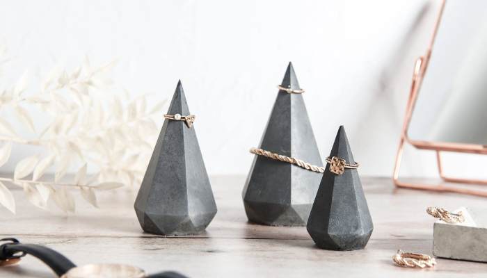 ویژگی های استند بتنی جواهرات