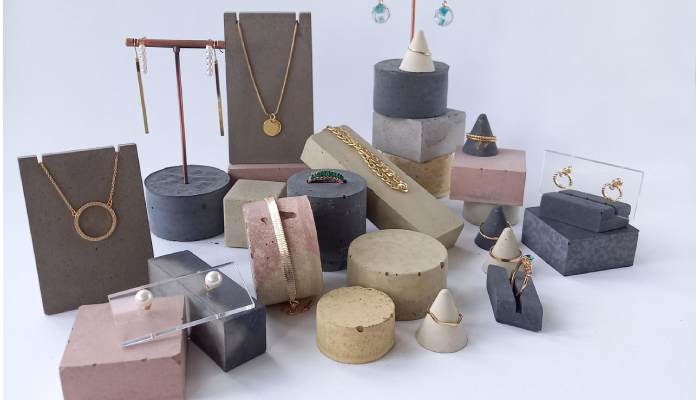 استند بتنی جواهرات