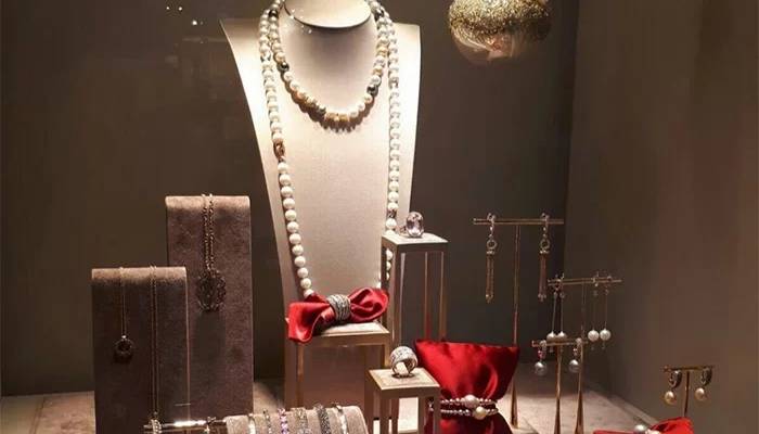 انواع استندها برای قرارگیری در ویترین طلا