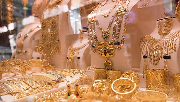 ویترین طلافروشی با یک کیلو طلا