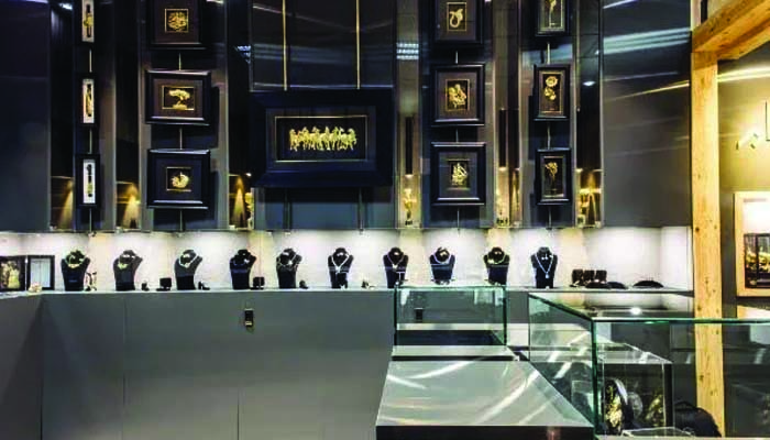 تأثیر فاصله مانکن از شیشه در دیده شدن بهتر طلا