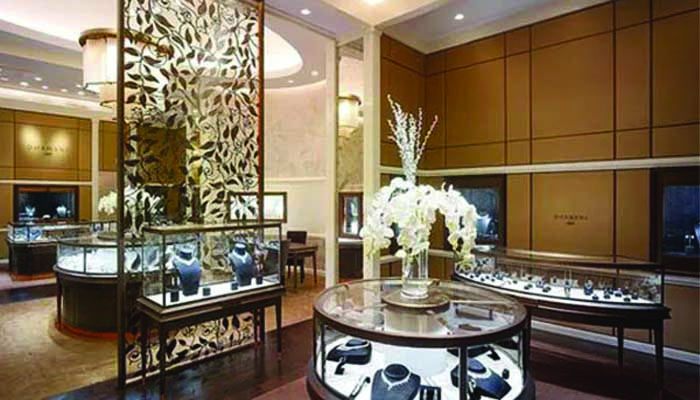 تأثیر فاصله مانکن از شیشه در دیده شدن بهتر طلا