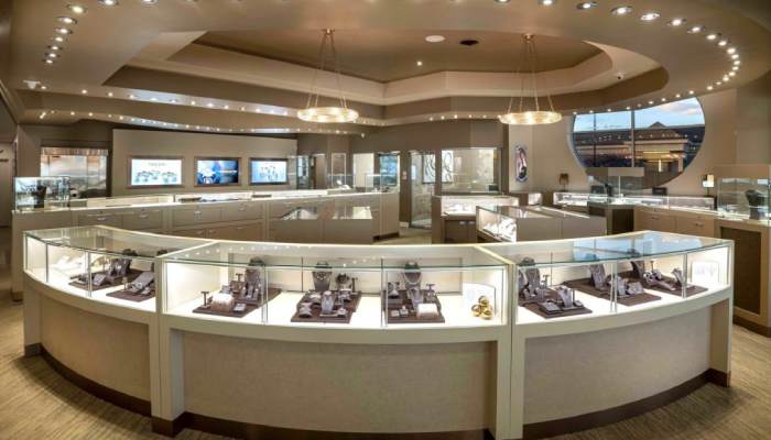 دکور طلافروشی با تمرکز بر حلقه و سرویس عروس