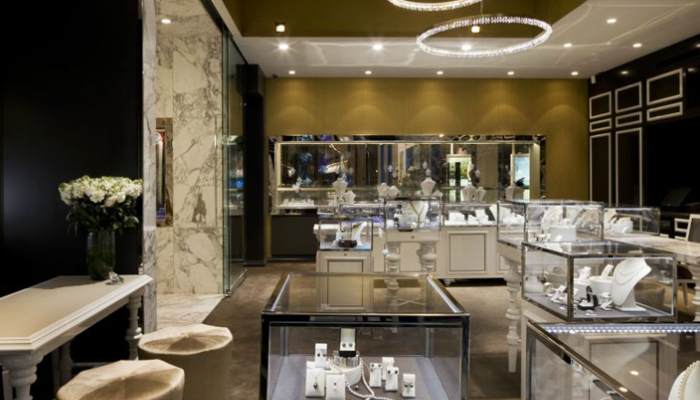 دکور طلافروشی با شیشه دودی و مات