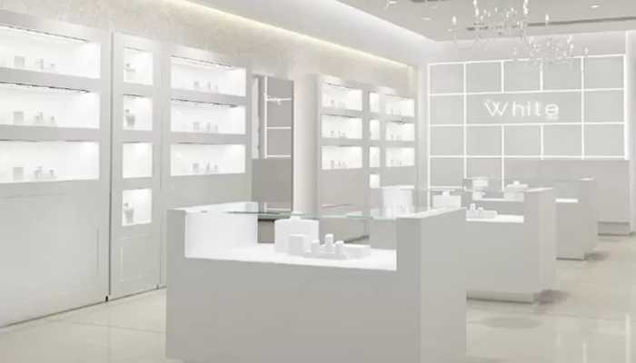 دکوراسیون سفید برای طلافروشی