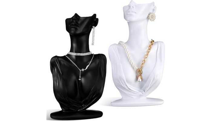 رنگ آمیزی مانکن های طلا