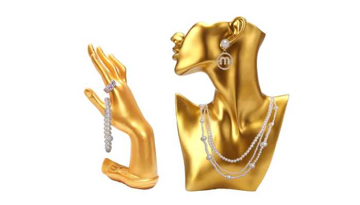 رنگ آمیزی مانکن های طلا