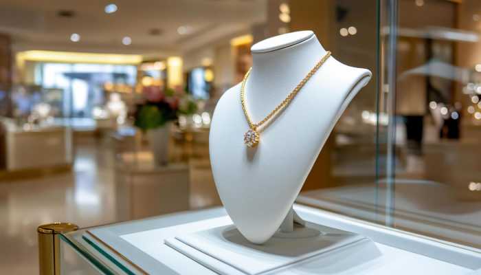 زیبایی دکور طلافروشی و مانکن ویترین