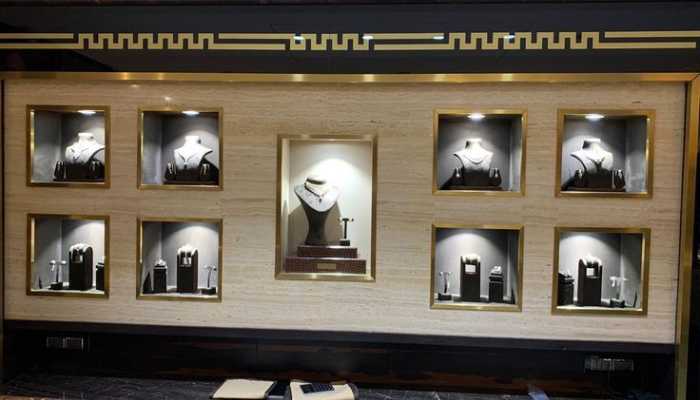 ویترین طلافروشی بزرگ