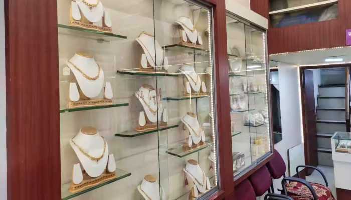 چندین ایده برای استفاده از فضای کنج ویترین طلا