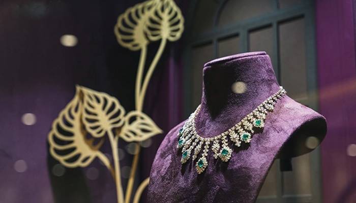 قانون مثلث بصری در چیدمان ویترین جواهر