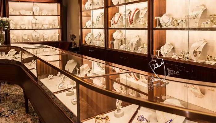 تأثیر رنگ مانکن در ویترین های طلافروشی