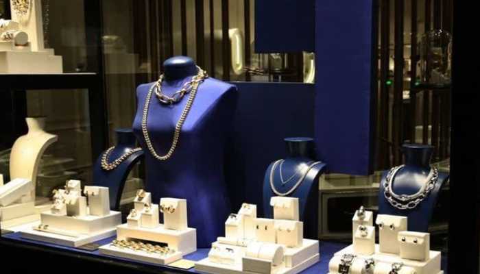 ابزار و مواد اولیه و چسب مانکن ویترین طلافروشی